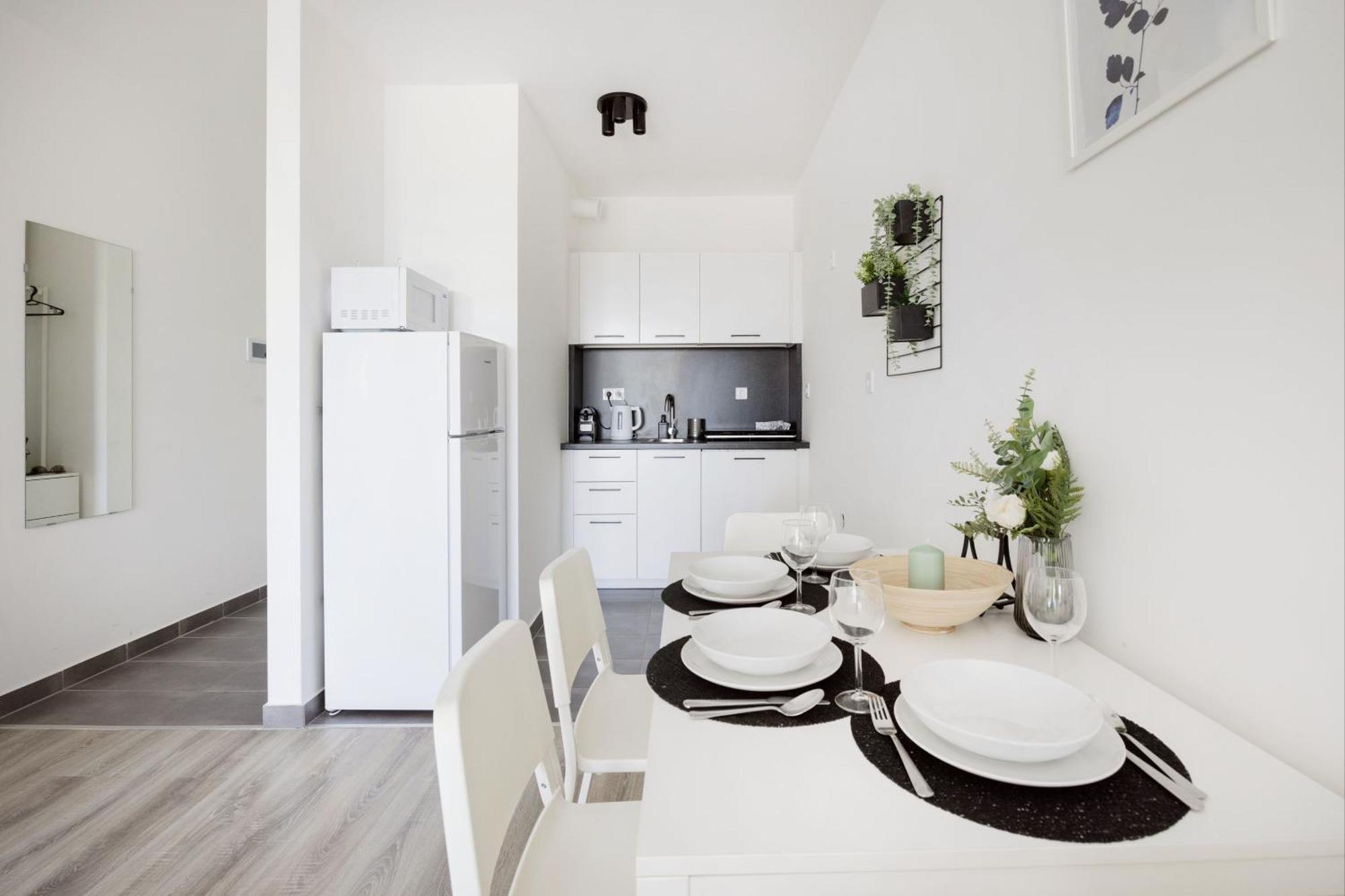 Modern Riverfront Apartment With Free Parking Budapest Eksteriør bilde