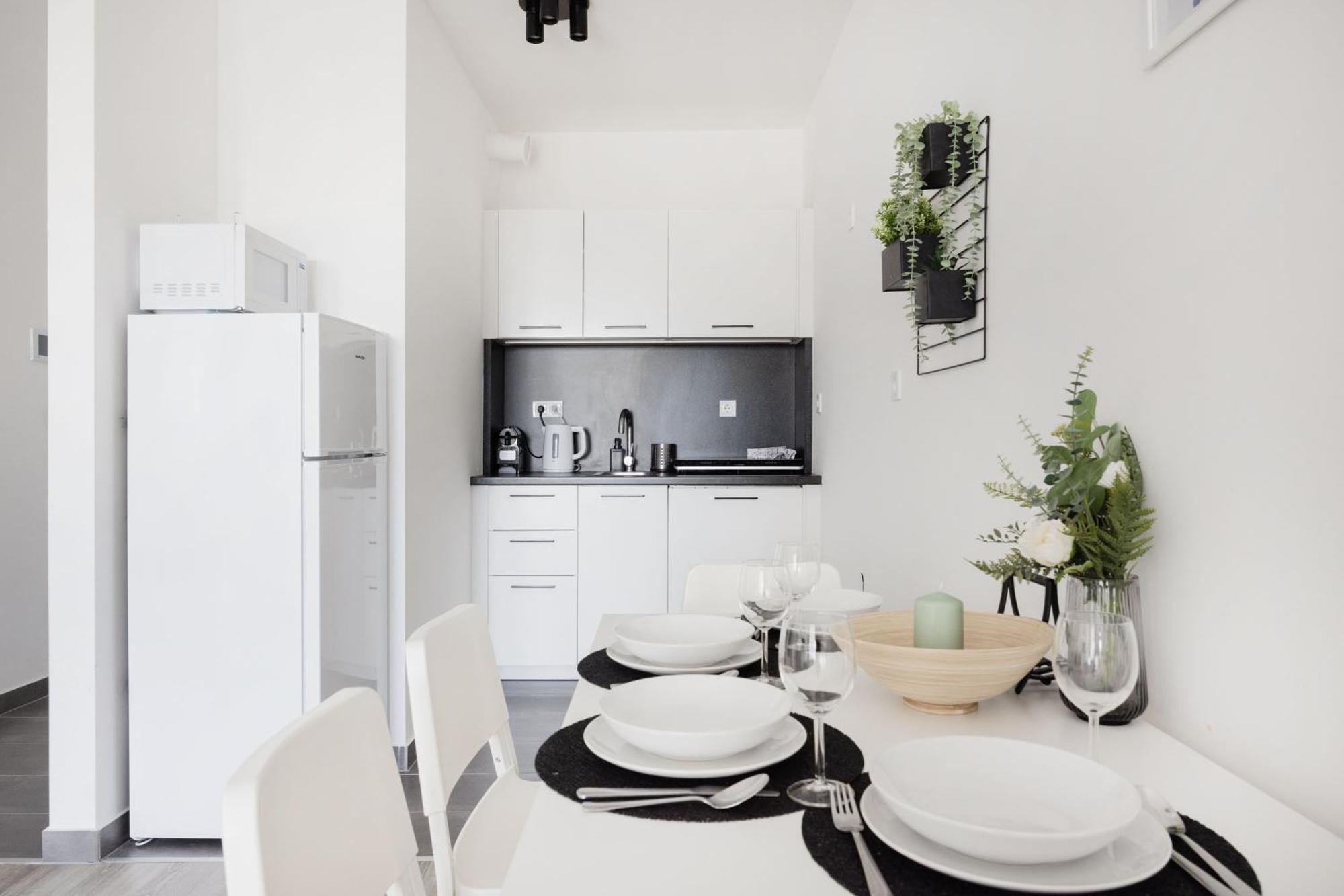 Modern Riverfront Apartment With Free Parking Budapest Eksteriør bilde